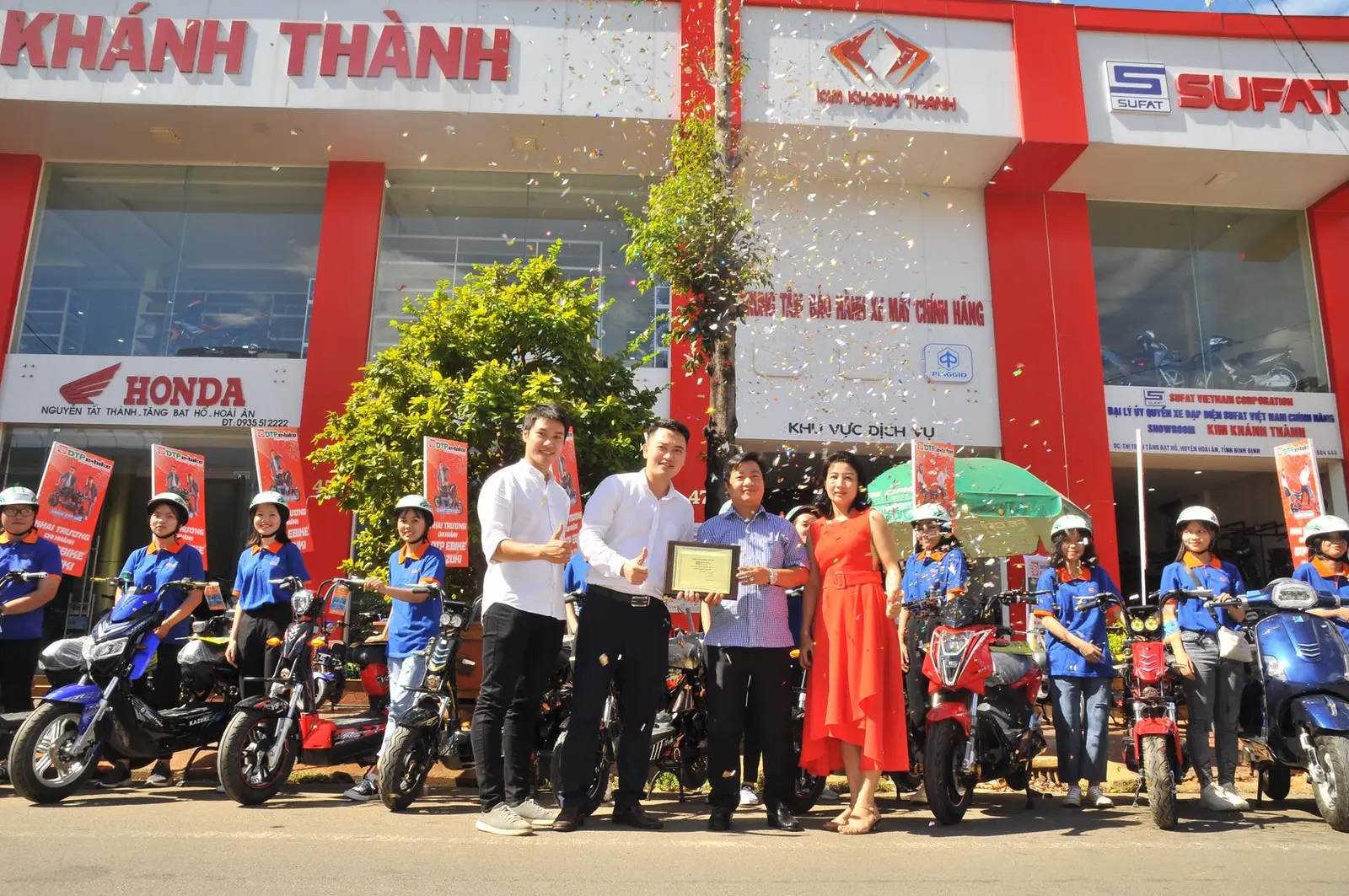On-site photograph: DTP-Ebike introduction at Kim Khanh Thanh dealership.