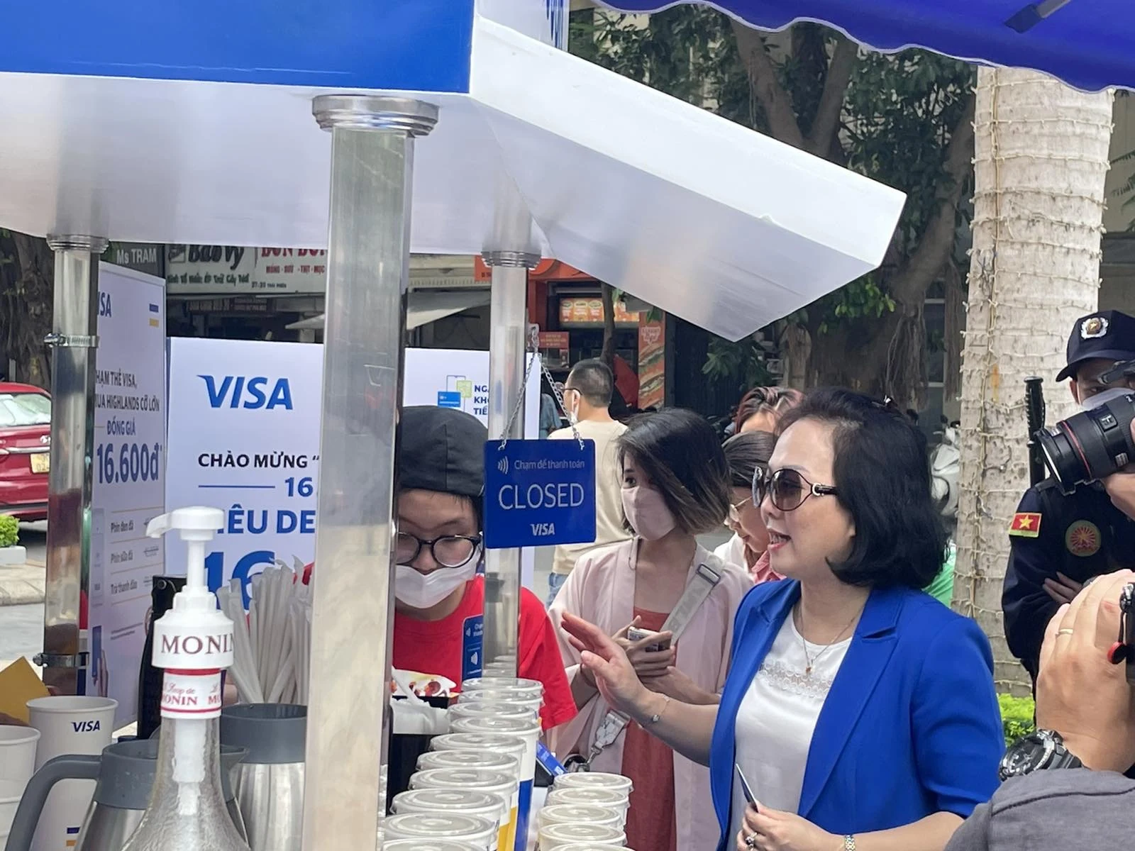Trao đổi trực tiếp tại quầy